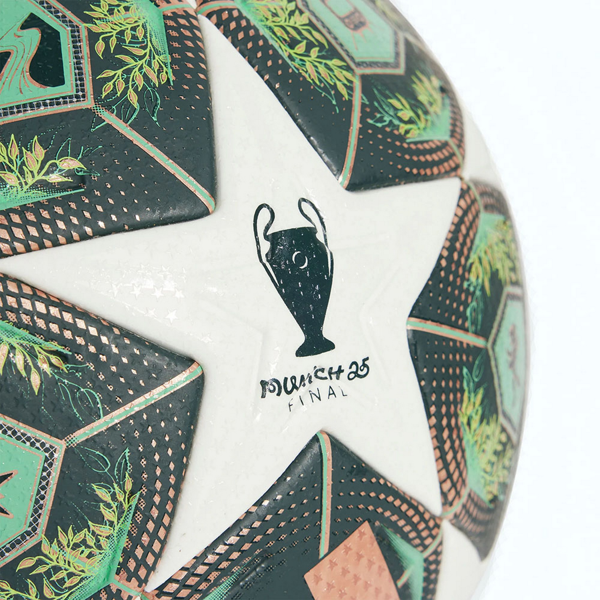 Мяч футбольный Adidas UCL PRO, FIFA Quality Pro JH1279 р.5 2000_2000